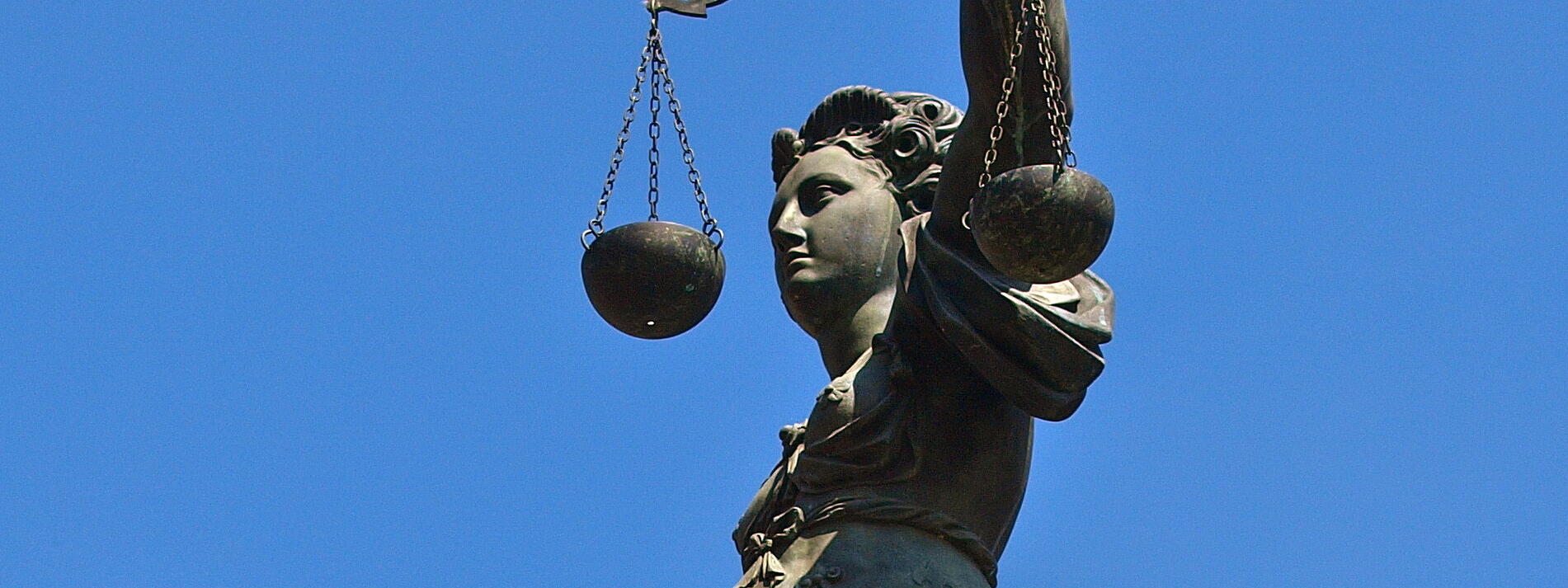 Statue der römischen Göttin Justitia