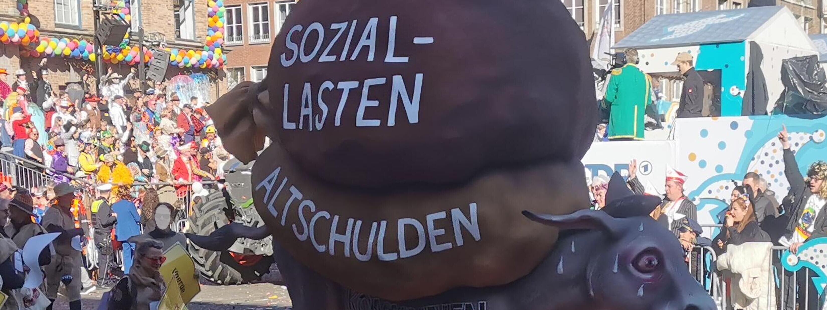 Karneval Düsseldorf, Mottowagen Altschulden
