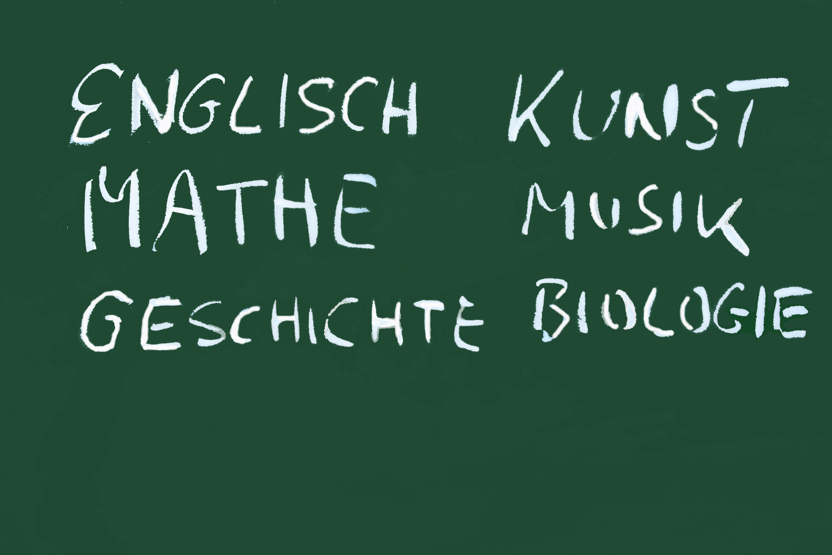 Stundenplan mit Kreide auf eine Tafel geschrieben