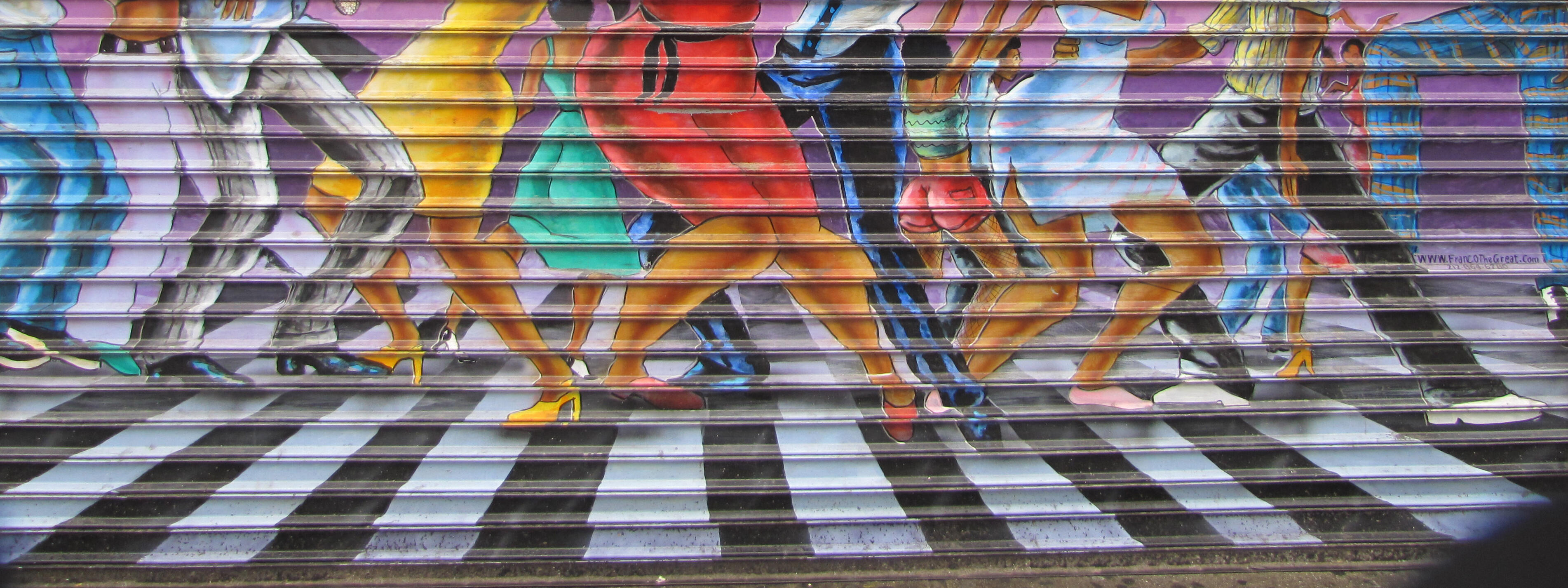 Graffiti Menschen auf Fussgängerüberweg