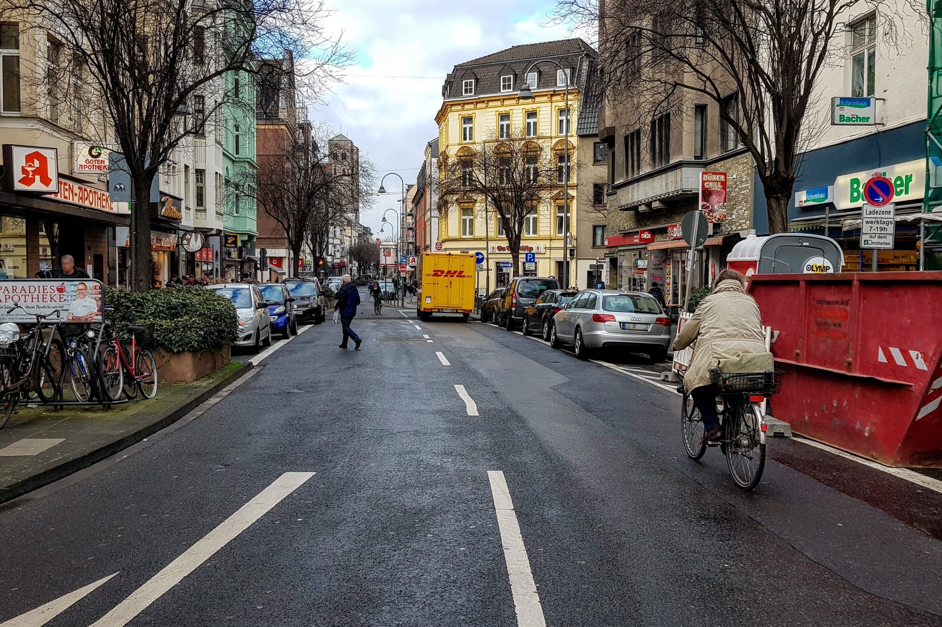 Ein Bild der Einkaufstraße "Deutzer Freiheit" in Köln-Deutz