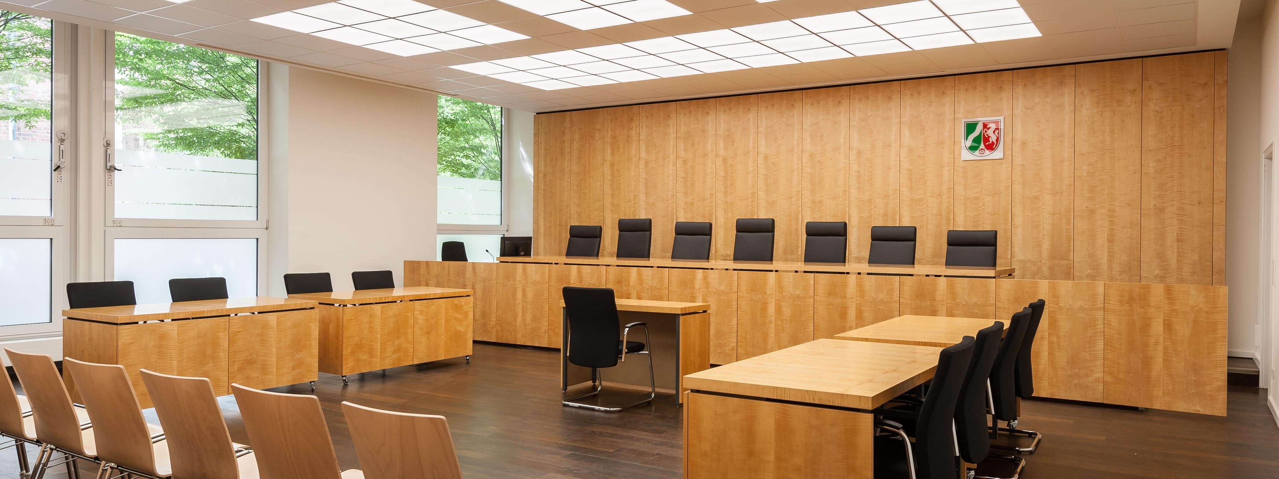 Bild vom Sitzungssaal des Verfassungsgerichtshofs NRW