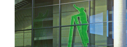 Titelbild "Die grüne Regierungspraxis in der Ampel-Koalition" - Ein Gebäude mit einer gläsernen Fassade und einer grünen Skulptur