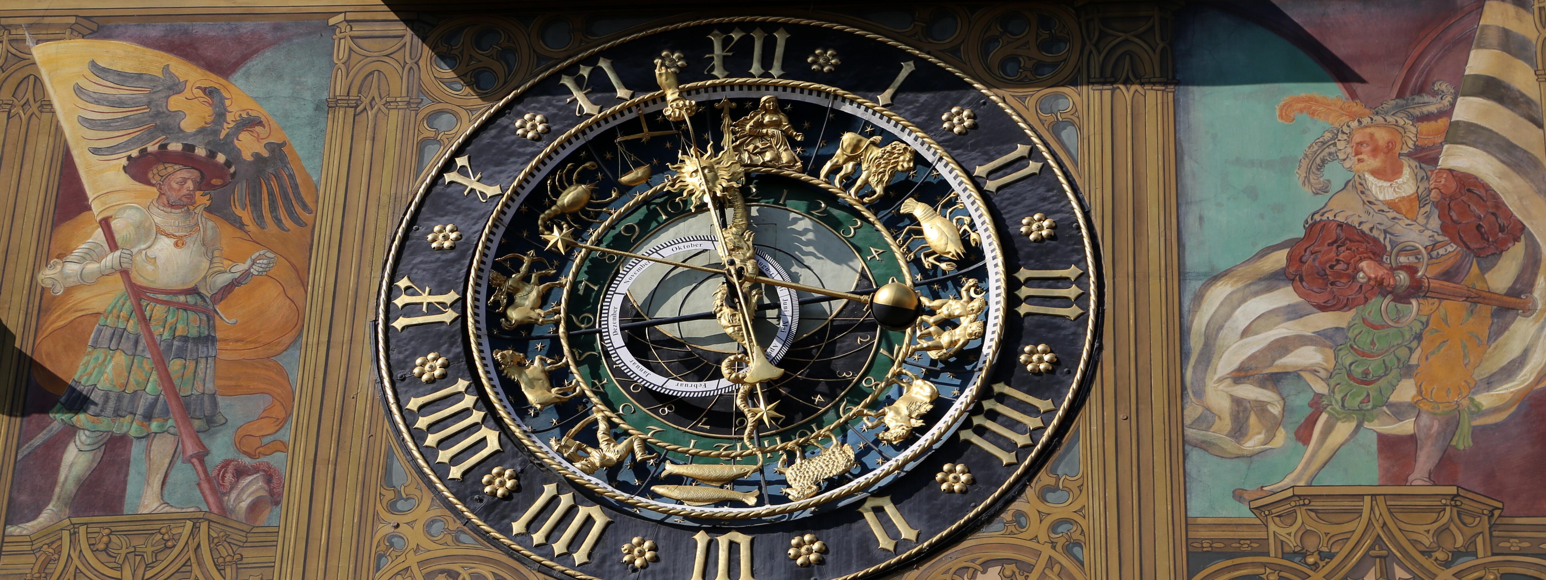 Bild der Rathausuhr in Ulm