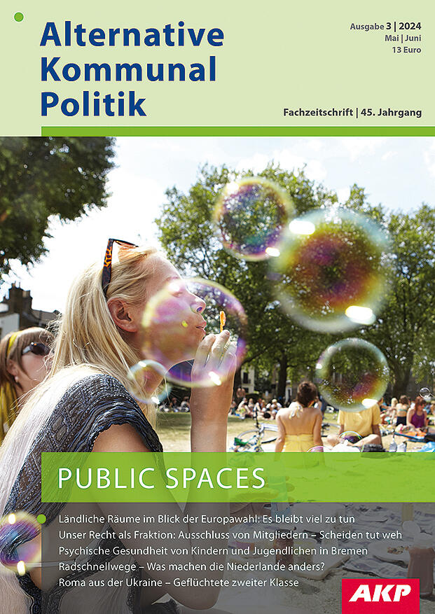 Titelbild AKP 3/24 Public Spaces, Frau macht Seifenblasen