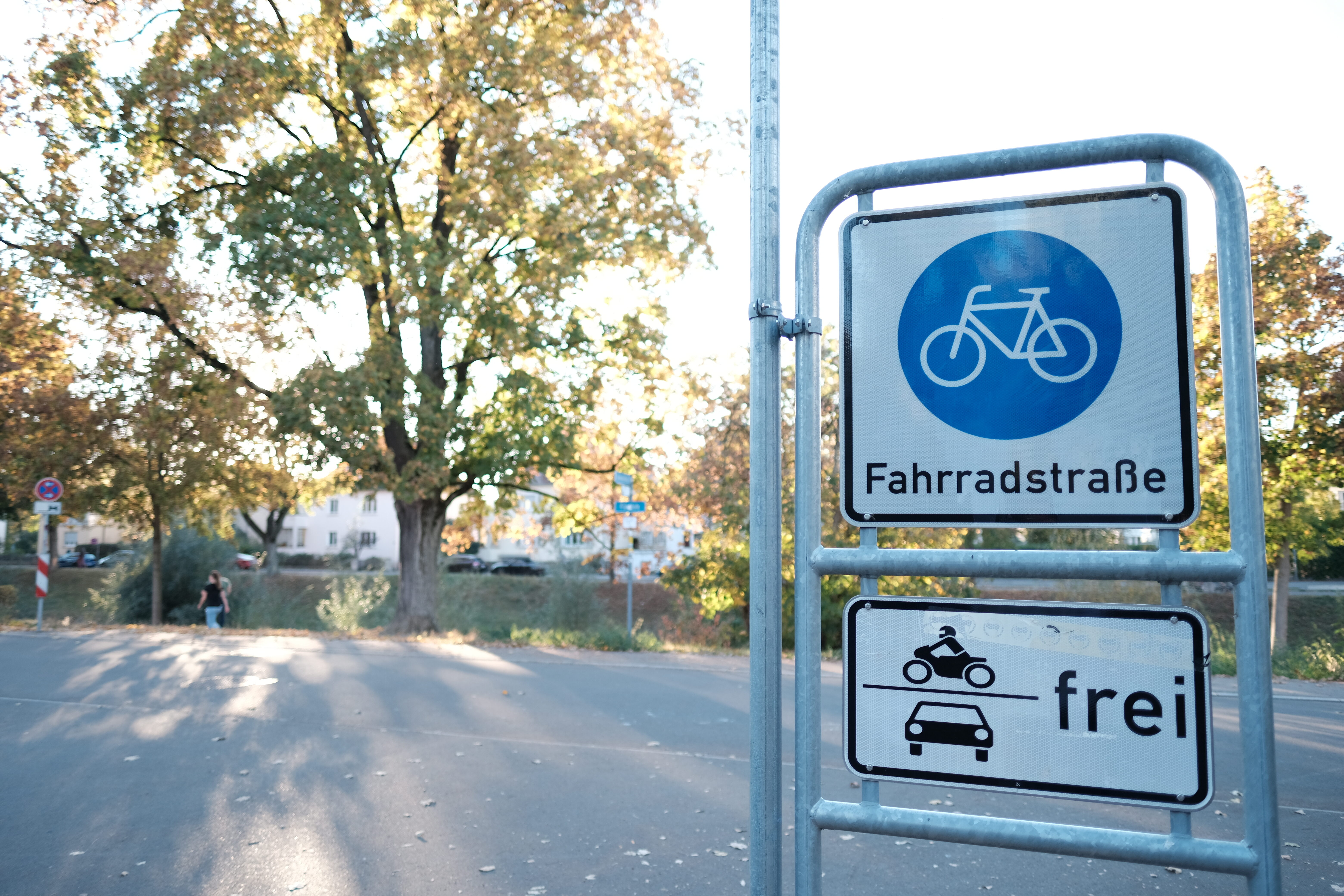 Ein Schild, welches eine Fahrradstraße ausweist